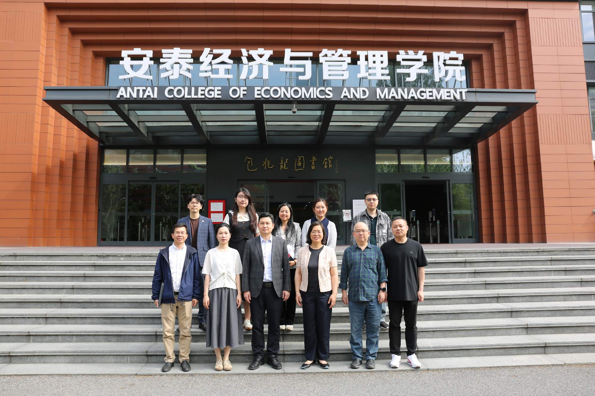 重庆大学管理科学与房地产学院与必赢官网开展交流