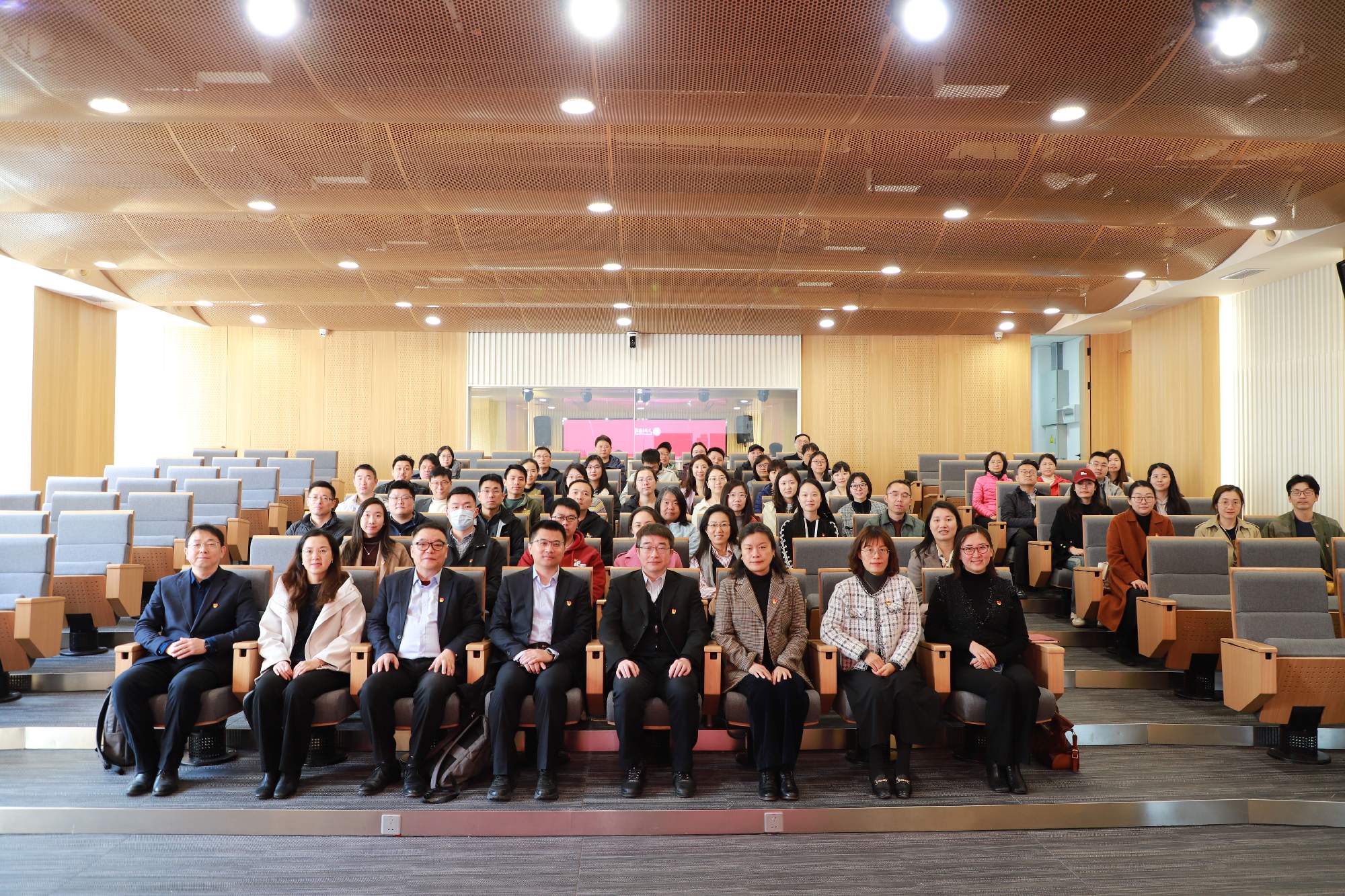 支部共建促发展，传承精神启新程--综合服务党支部、人才培养党支部与校学生创新中心相关党支部开展联建活动
